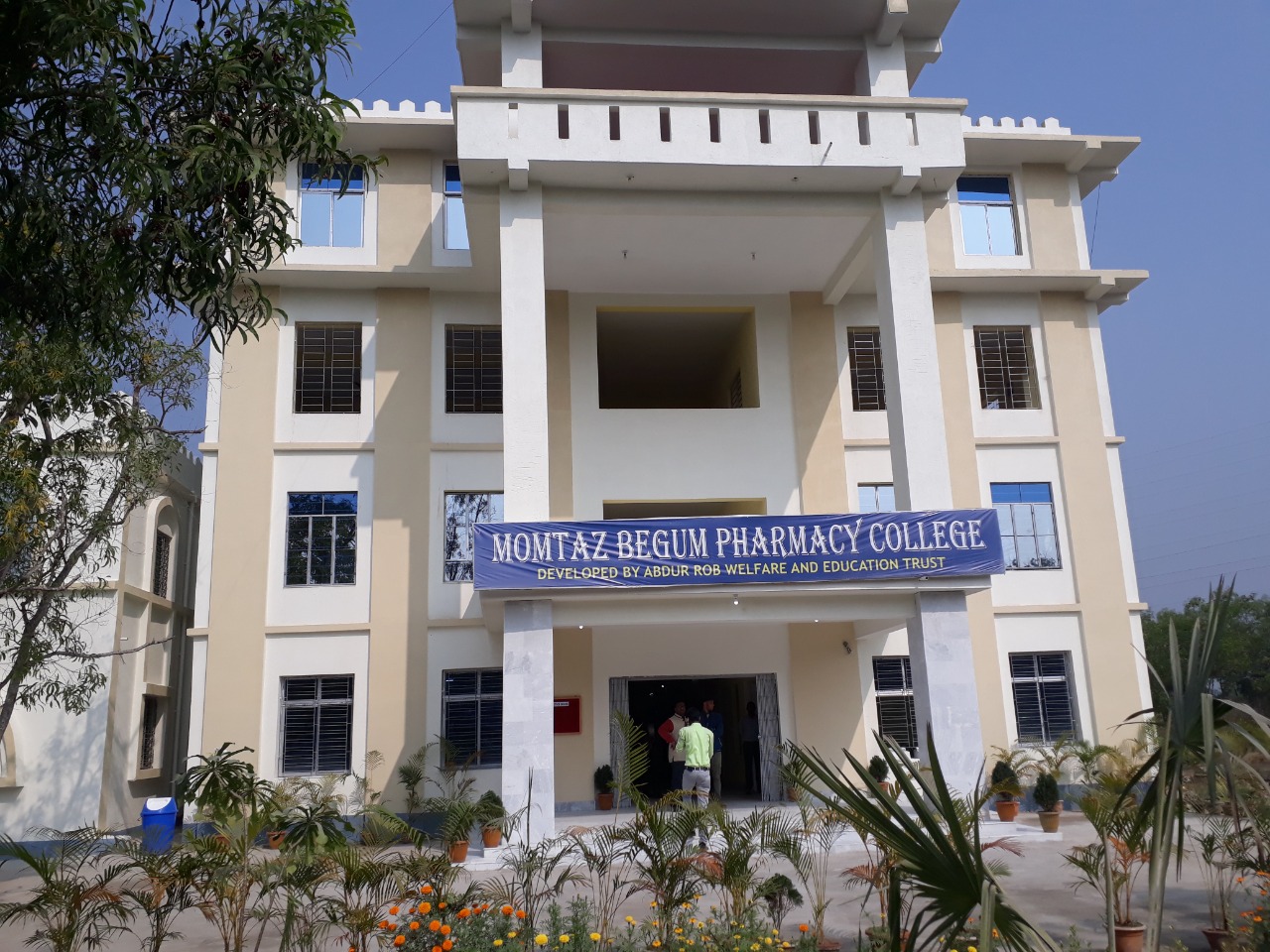 Mymtaz Begum Pharmacy College